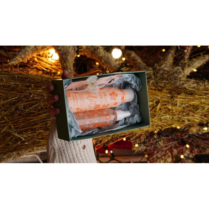 Набор подарочный French Body Set (№6 (пенка для душа, спрей для тела, заколка))