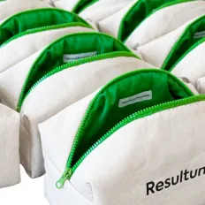 Косметичка брендована RESULTUM (1 од.)