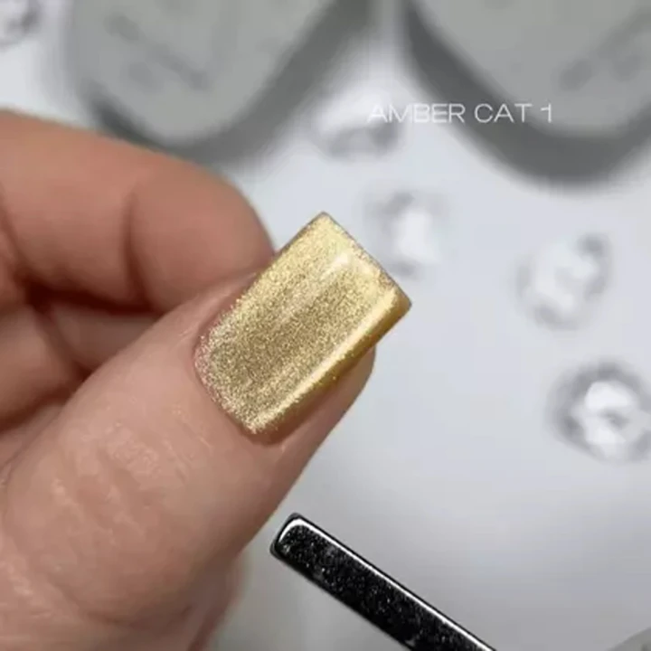 Гель-лак кошачий глаз Saga 10 мл (01 Amber Cat)