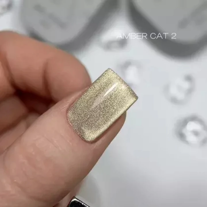 Гель-лак кошачий глаз Saga 10 мл (02 Amber Cat)