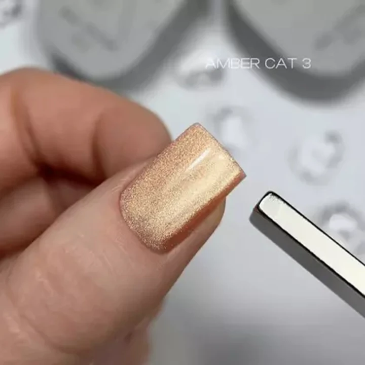 Гель-лак кошачий глаз Saga 10 мл (03 Amber Cat)