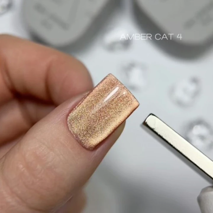 Гель-лак кошачий глаз Saga 10 мл (04 Amber Cat)