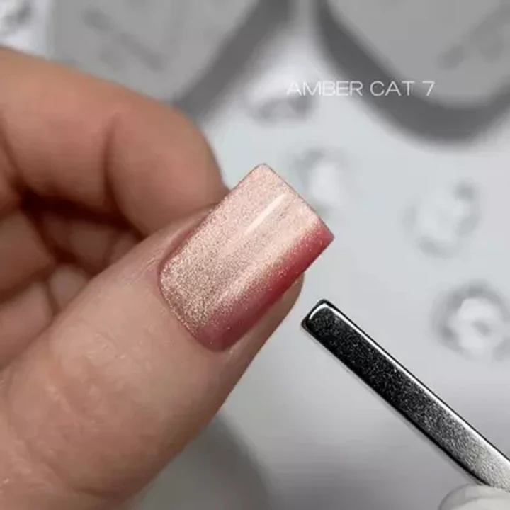 Гель-лак кошачий глаз Saga 10 мл (07 Amber Cat)