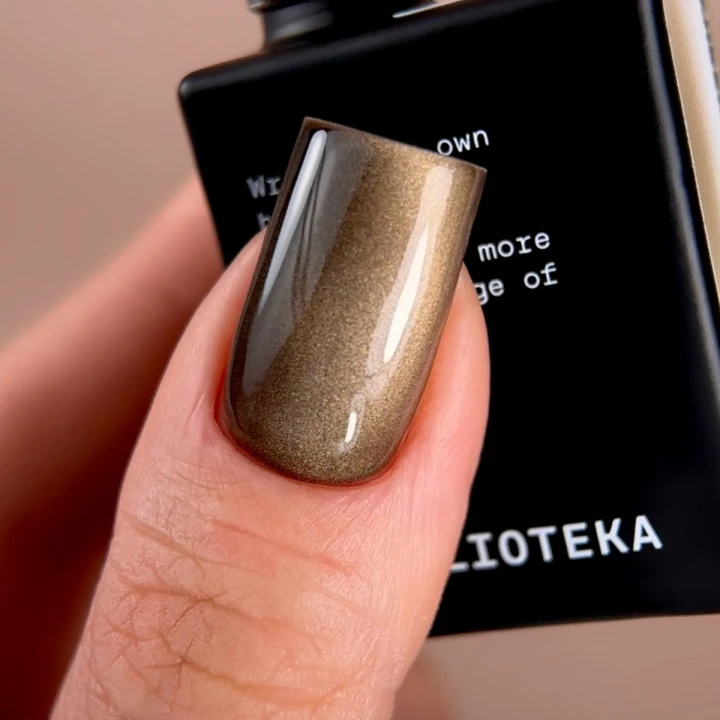 Гель-лак кошачий глаз BIBLIOTEKA (Cat eye 05 Amber Ray - теплый золотой)