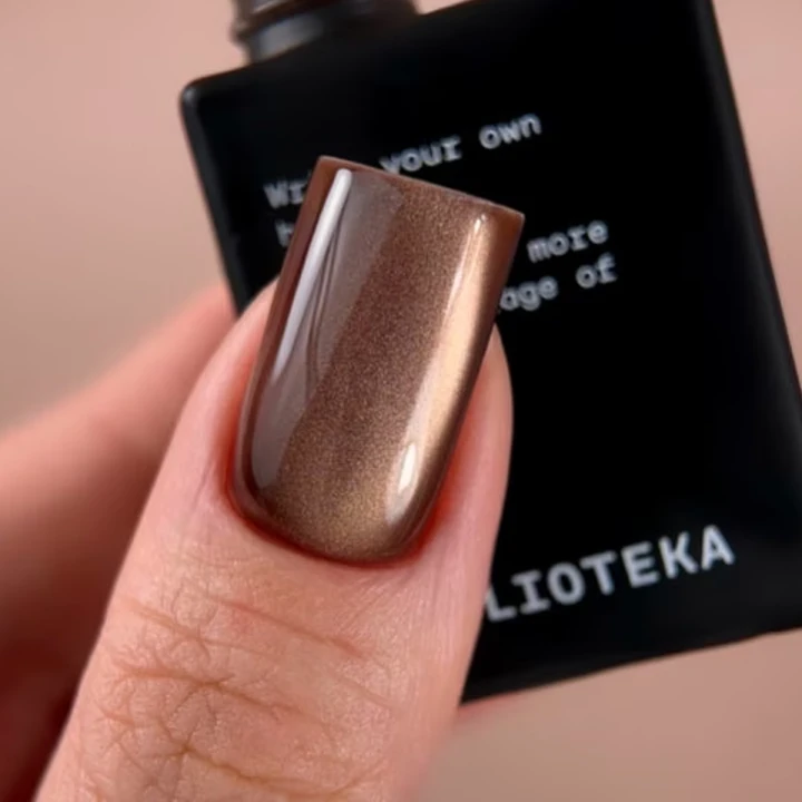 Гель-лак кошачий глаз BIBLIOTEKA (Cat eye 06 Cocoa Light – мягкий теплый коричневый)