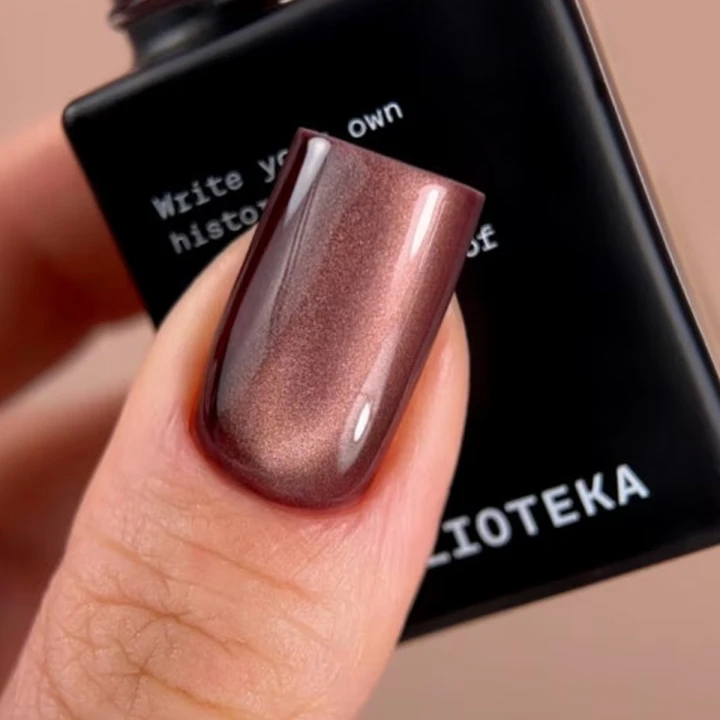 Гель-лак кошачий глаз BIBLIOTEKA (Cat eye 07 Wine Flare - винная вспышка)