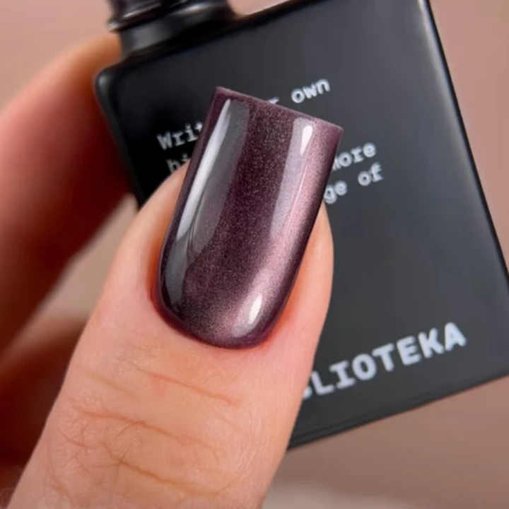 Гель-лак кошачий глаз BIBLIOTEKA (Cat eye 08 Plum Glow - сливовое сияние)