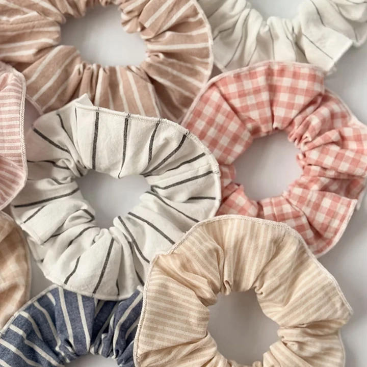 Резинка для волос Miso (белая тонкая полоска кант)