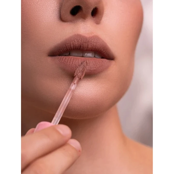 Помада для губ Zola (Matte Lipstick Velour Lip Souffle 04 Nude Haze)