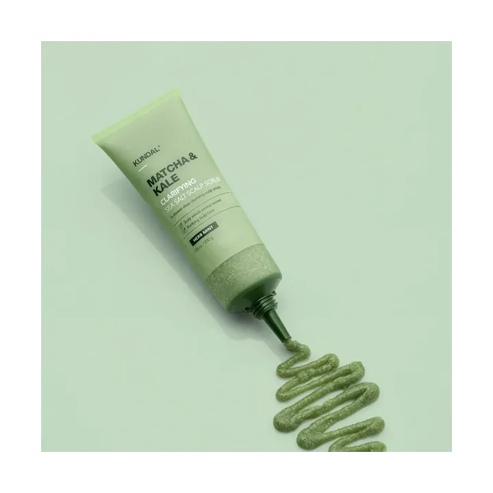 Скраб для шкіри голови Kundal (Matcha&Kale Clarifying Sea Salt Scalp Scrub Herb Mint 200 г)