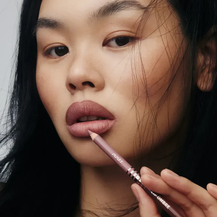 Карандаш для губ DOTT (Lip Ombre Taup)