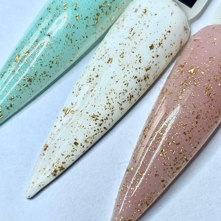 Топ для гель лака с золотыми хлопьями Saga Top Gold Leaf 8 мл