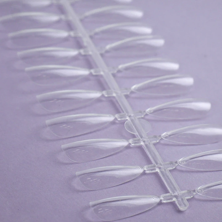 Типсы гелевые для ногтей в пластиковом контейнере 240 штук (Миндаль)