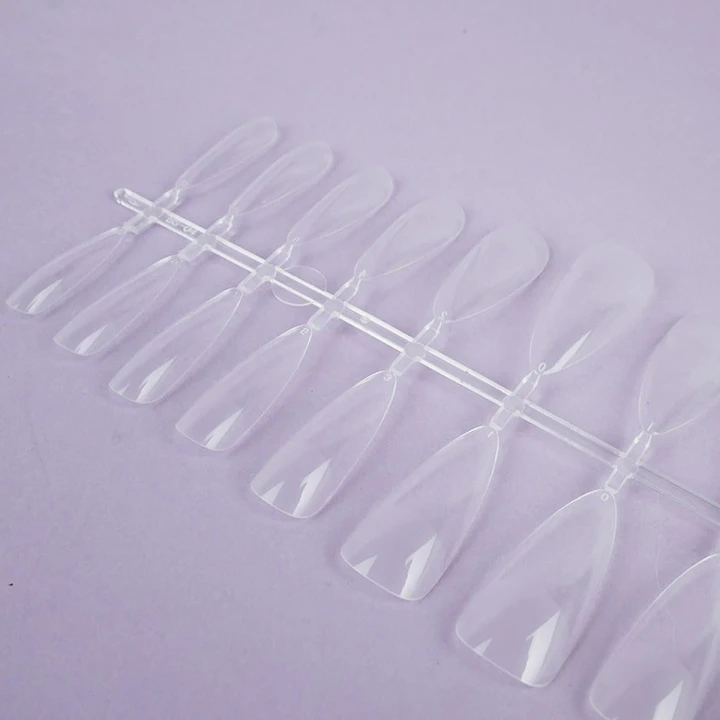 Типсы гелевые для ногтей в пластиковом контейнере 240 штук (Стилет)