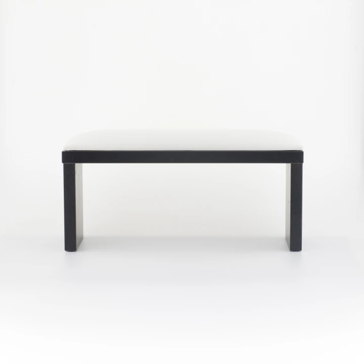 Підлокітник French для манікюру на чорних ніжках (White)