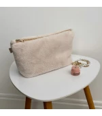 Косметичка мех средняя треугольная молочного цвета