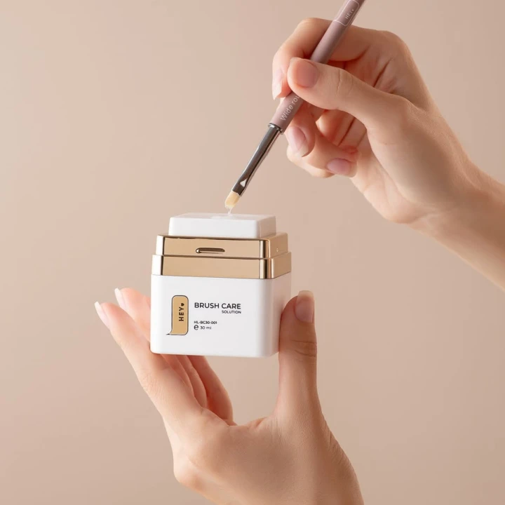 Средство для очистки и ухода за кисточками Brush Care Solution, 30 мл