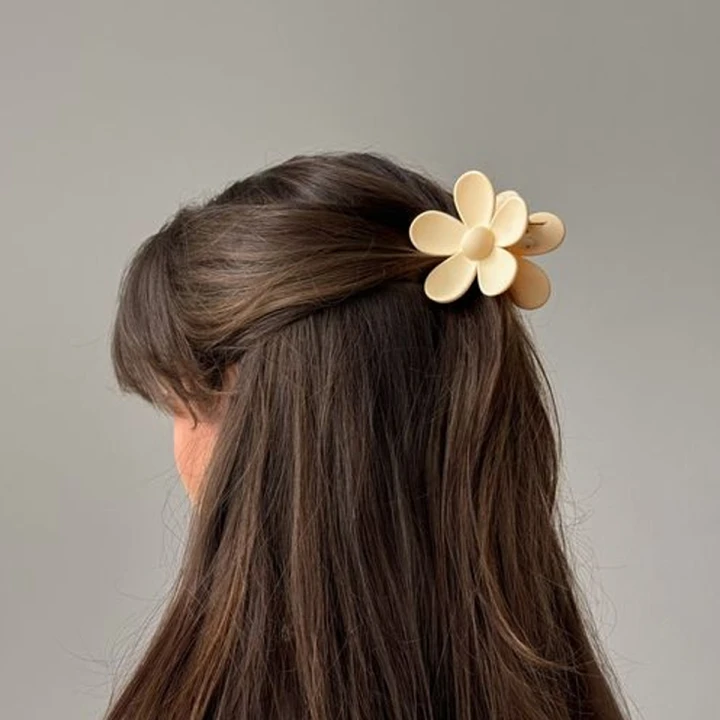 Краб квітка матова 7см (Молочний)