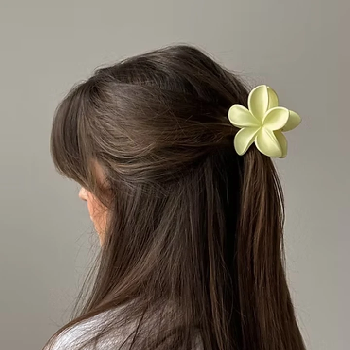 Краб лилия матовая (Молочная)