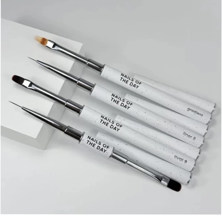 Кисточка NailSofTheDay Professional Brush ( 2-in-1: Liner & Oval (лайнер + плоский овал) 11 мм)